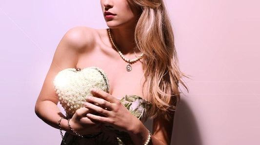 How To Pick The Right Bridal Clutch For Your Wedding